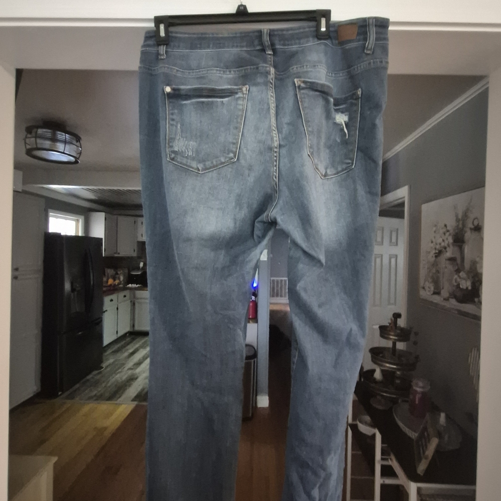 Judy Blue Medium Wash Straight Fit Jeans with Light Distressing - Picture 3 of 3